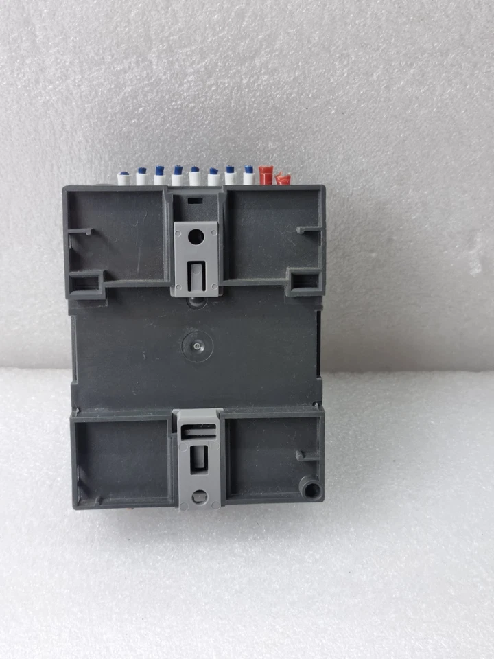 SIEMENS 6ED1052-1CC01-0BA6 LOGO PLC 6ED10521CC010BA6 24VDC 24C (Little Used)